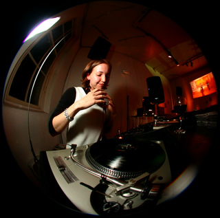 Marianne Love, Qoöl photo