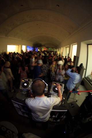 Jondi Spinning, Nightlife photo